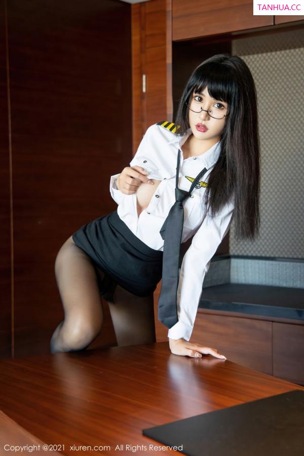 SOLO-尹菲  [XiuRen]高清写真图 2021.11.12 No.4207 Emily尹菲第11张图片